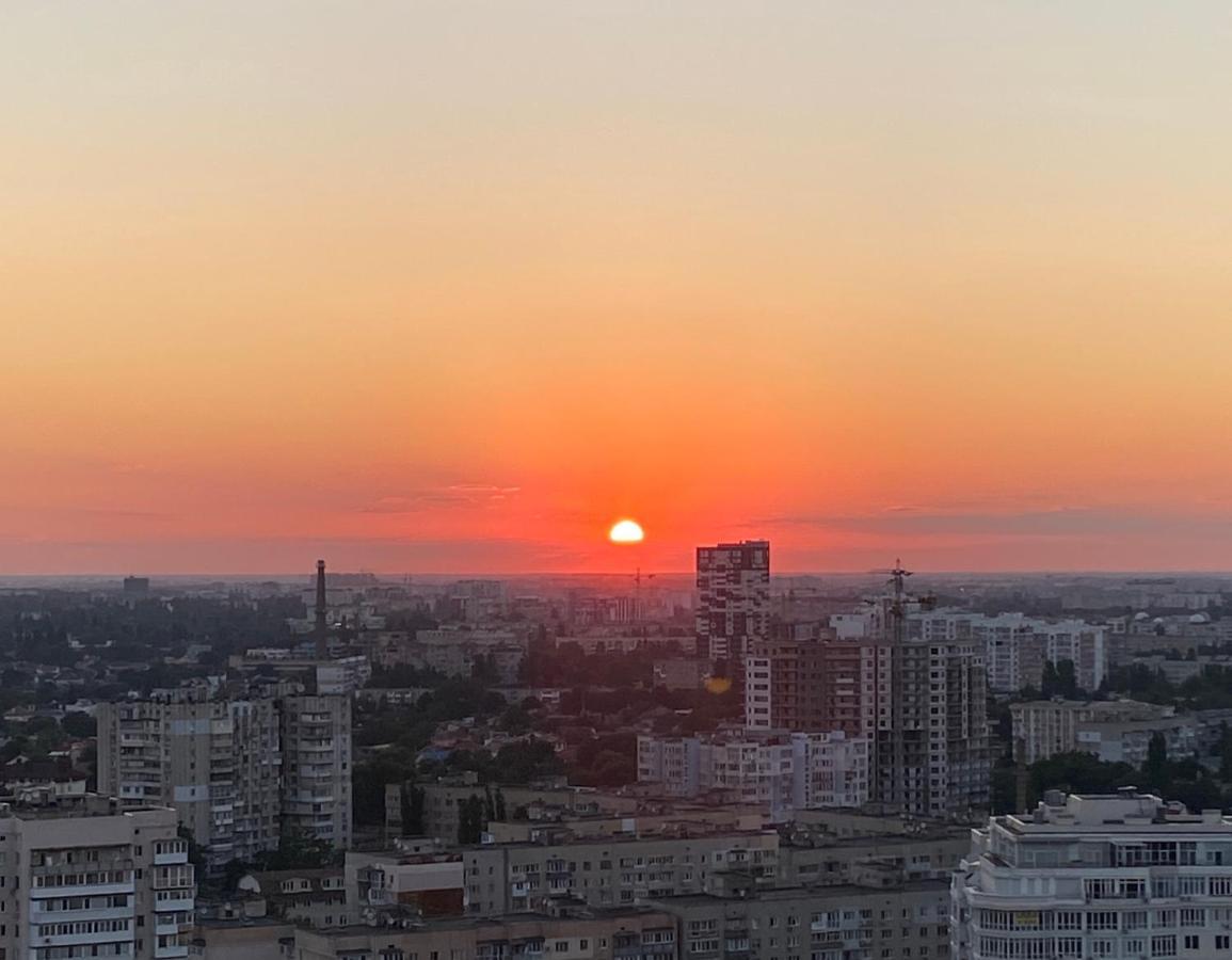 Razor Apartment With Terrace, Kamanina Odessa Ngoại thất bức ảnh